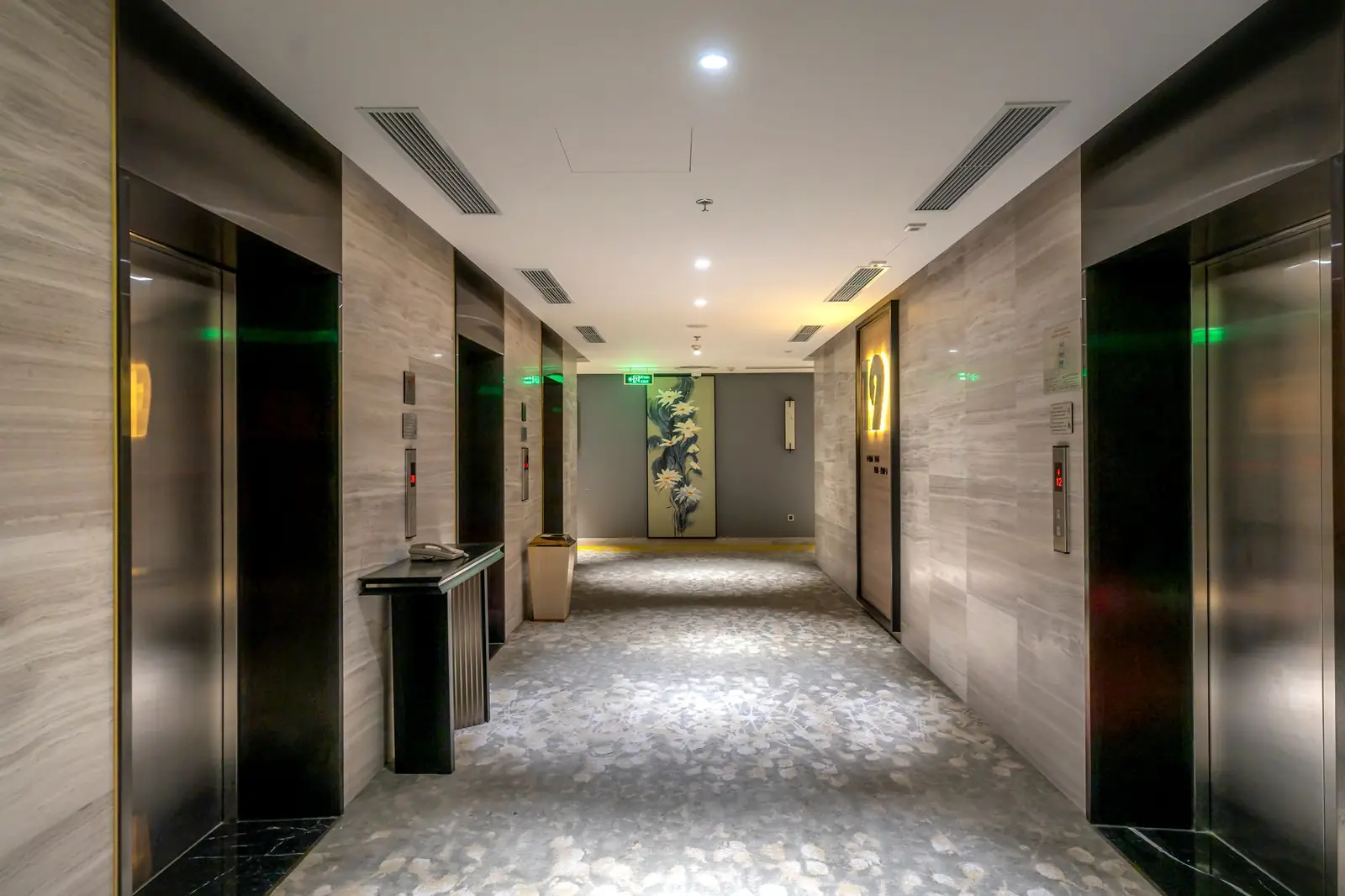 Zenunolodge Haven interior corridor